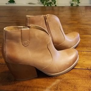 Korks ankle boots